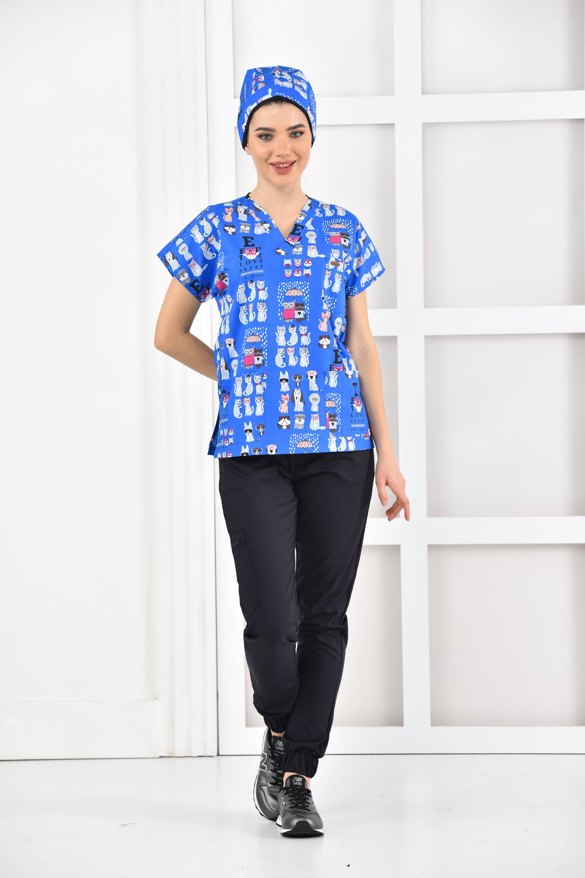 Bluza medyczna z nadrukiem w kotki