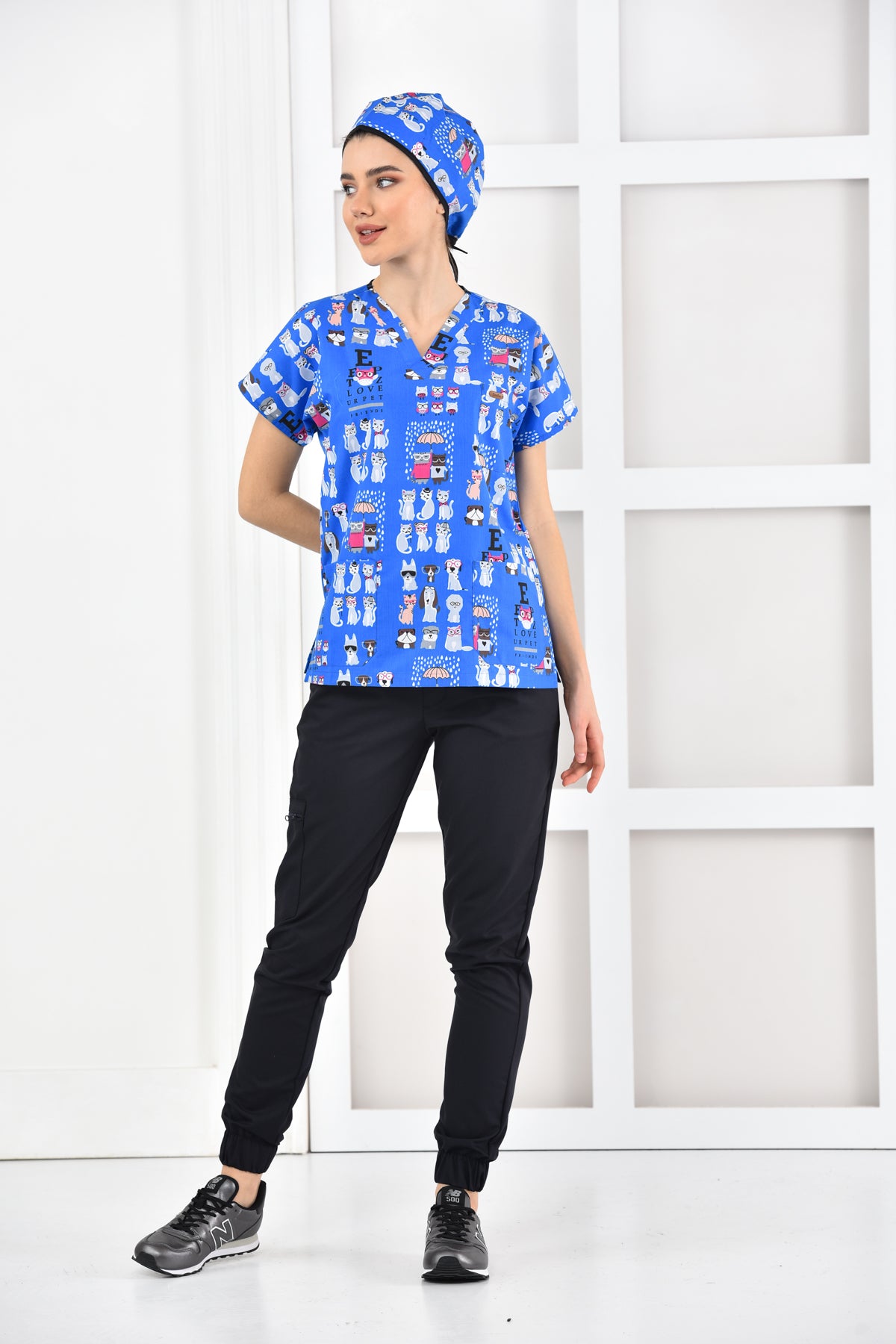 Bluza medyczna z nadrukiem w kotki